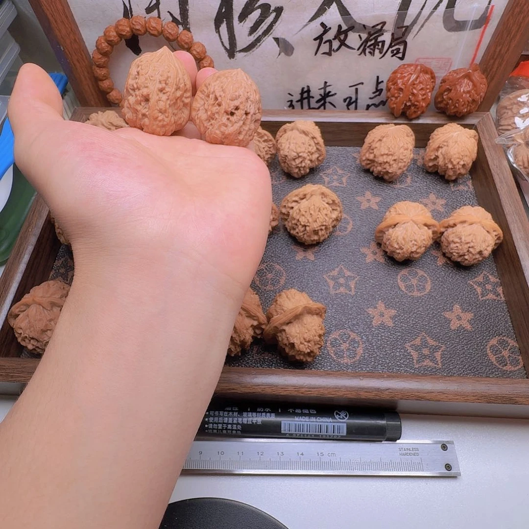 文玩核桃吊坠凹底