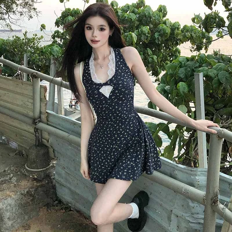 画檞WACHJU法式蕾丝拼接挂脖露背设计感收腰碎花少女辣妹连衣裙夏