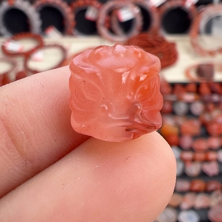 南红玛瑙未镶嵌颈饰醒狮头