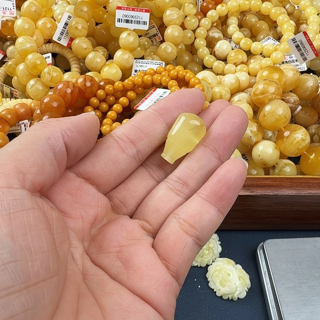 琥珀未镶嵌珠宝奇石