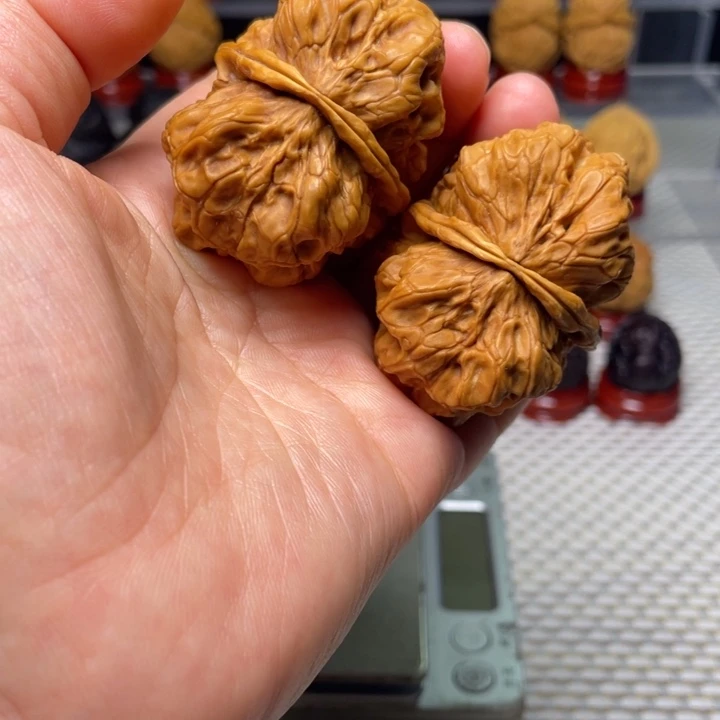 文玩核桃把件25磐石鬼脸
