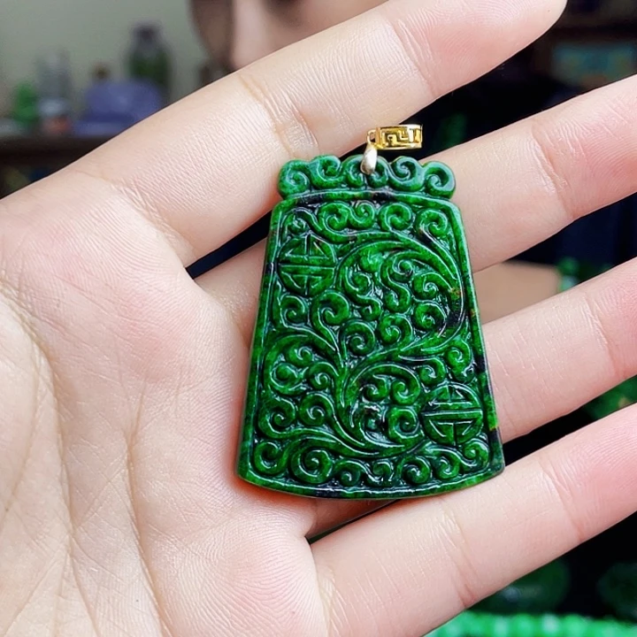 翡翠18K金镶嵌颈饰多样性