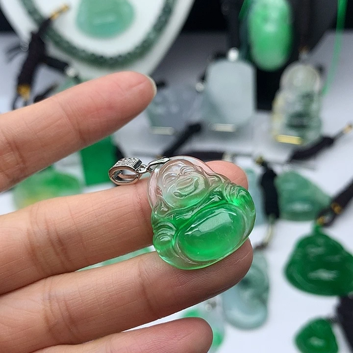 翡翠未镶嵌吊坠(赠链)