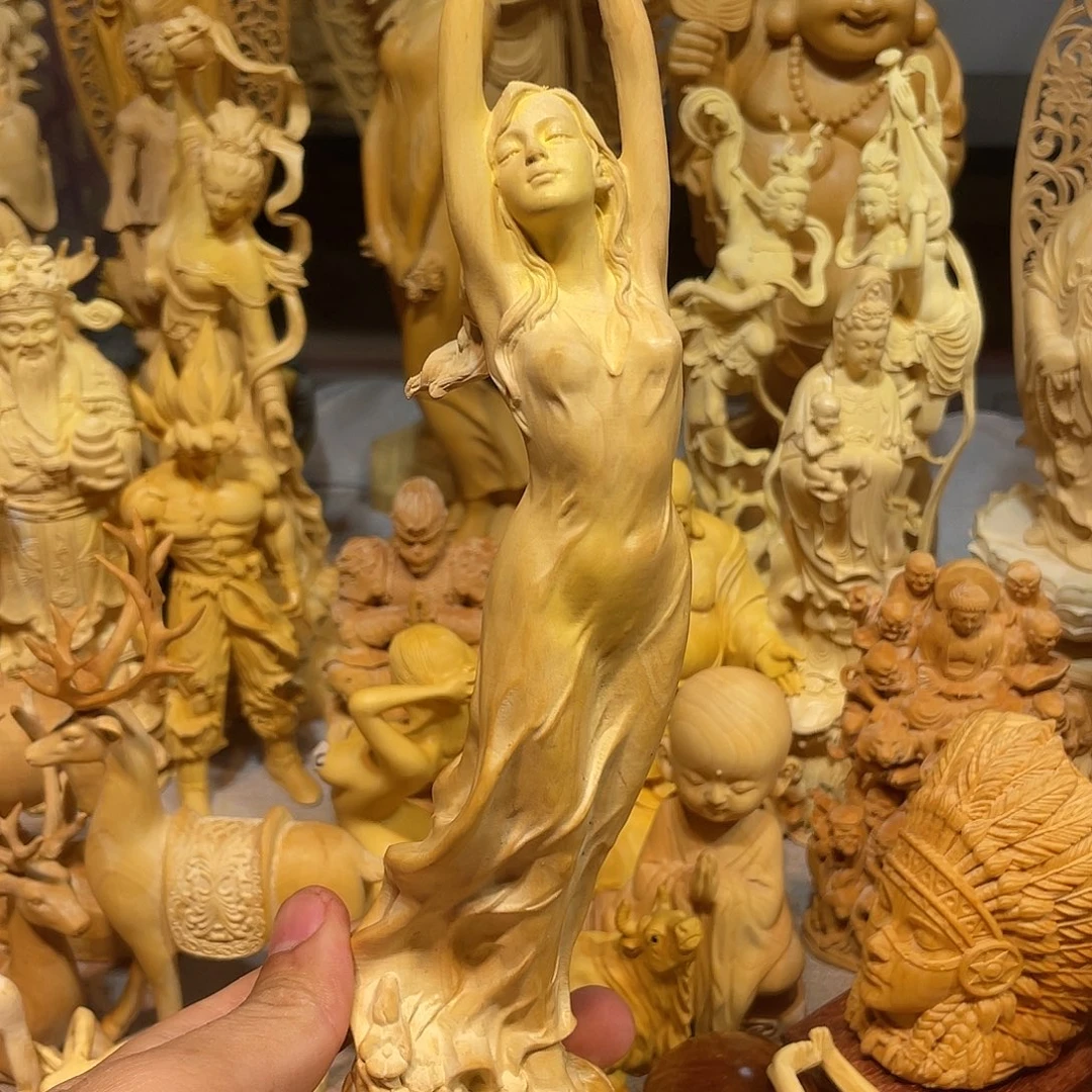 令***山黄杨木黄杨木举手美女