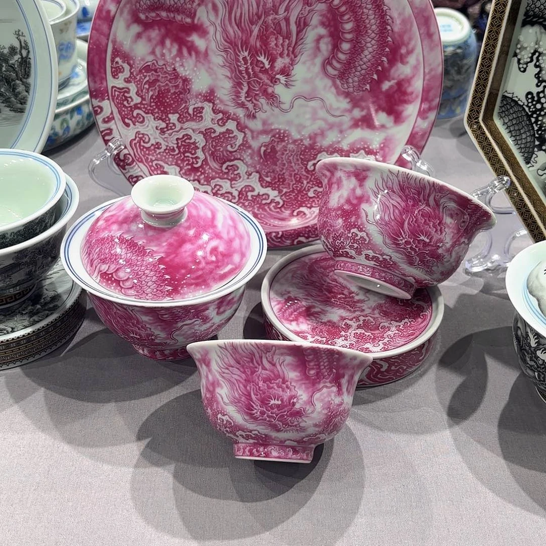 瓷片景德镇市和上海浦东新区的