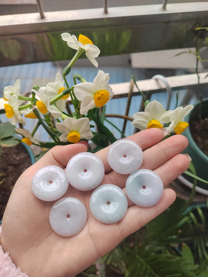 天然A货翡翠精美平安扣，配绳子，随机发货