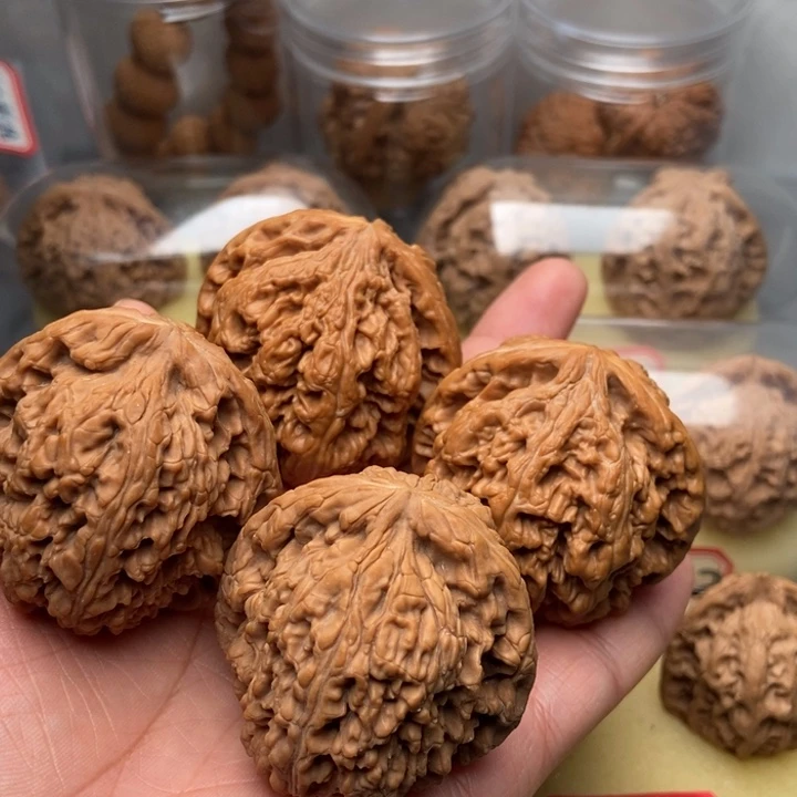 文玩核桃把件斌大粗筋，南疆石