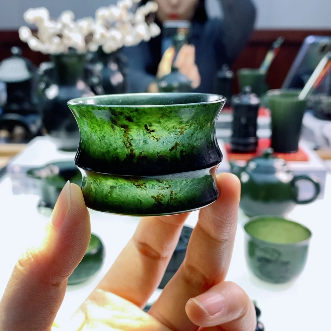 未镶嵌和田玉摆件微瑕