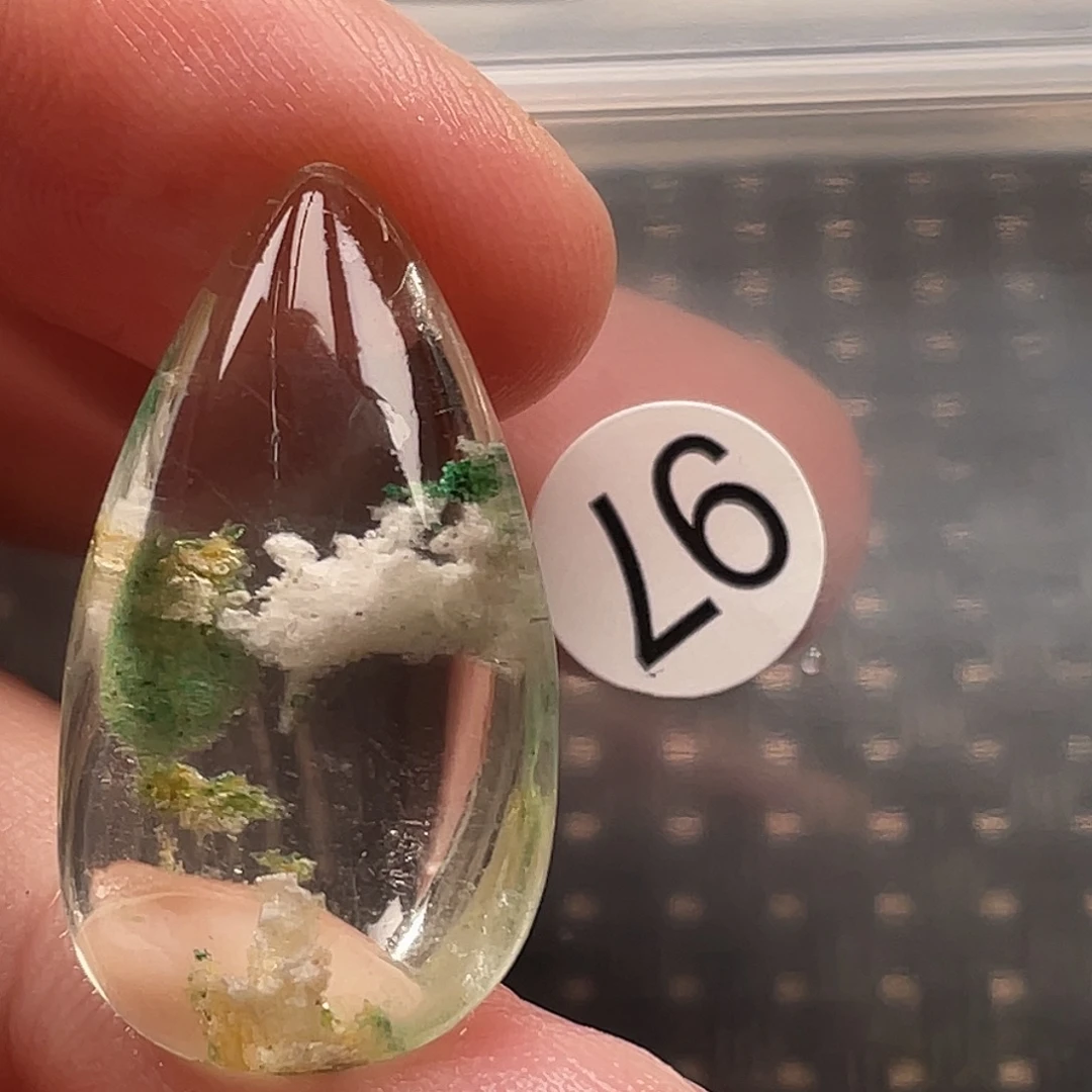 小***希未镶嵌水晶颈饰天然