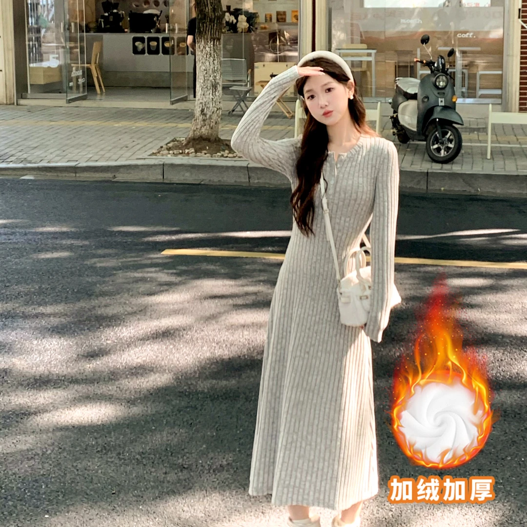 加绒加厚坑条针织连衣裙女秋冬新款气质百搭修身显瘦打底A字长裙