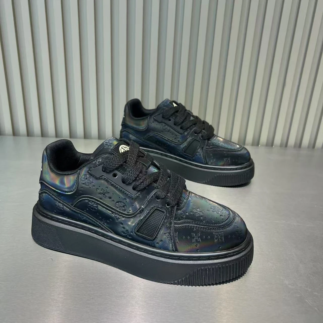 2025年男士鞋子春季新款低帮软底百搭时尚渐变韩版系带休闲板鞋