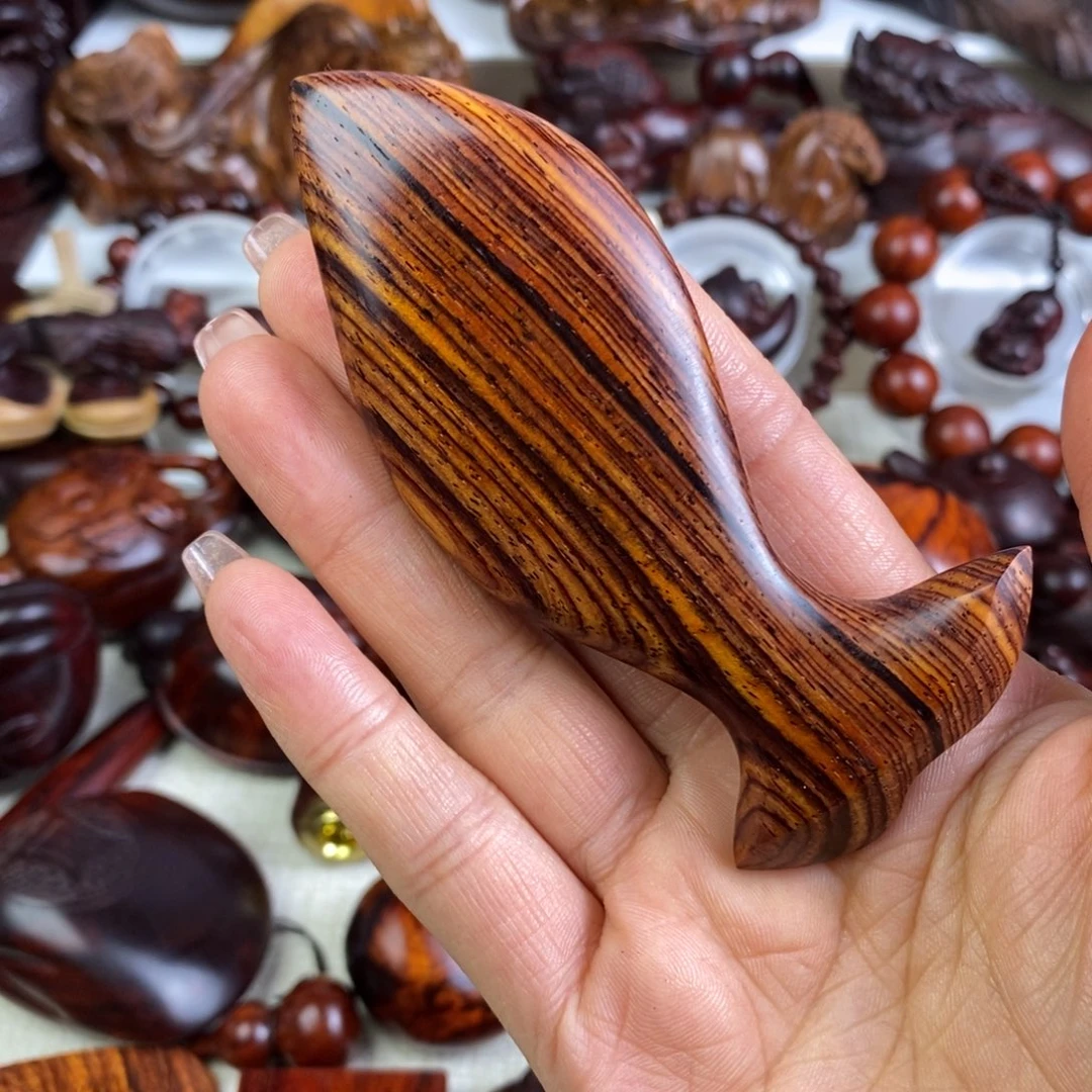 木微凹黄檀手工鱼手把件