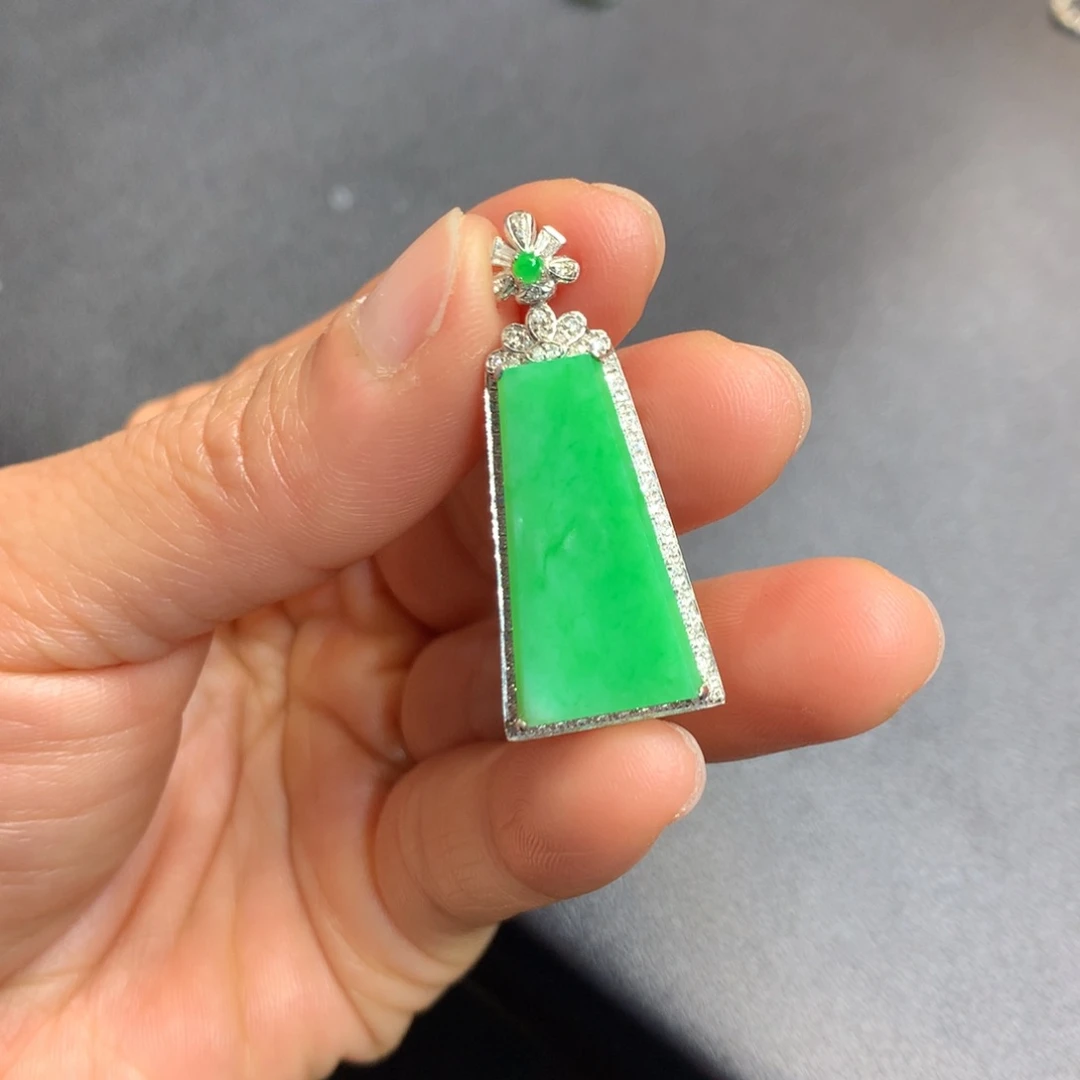 翡翠吊坠(不含链)18K金镶嵌