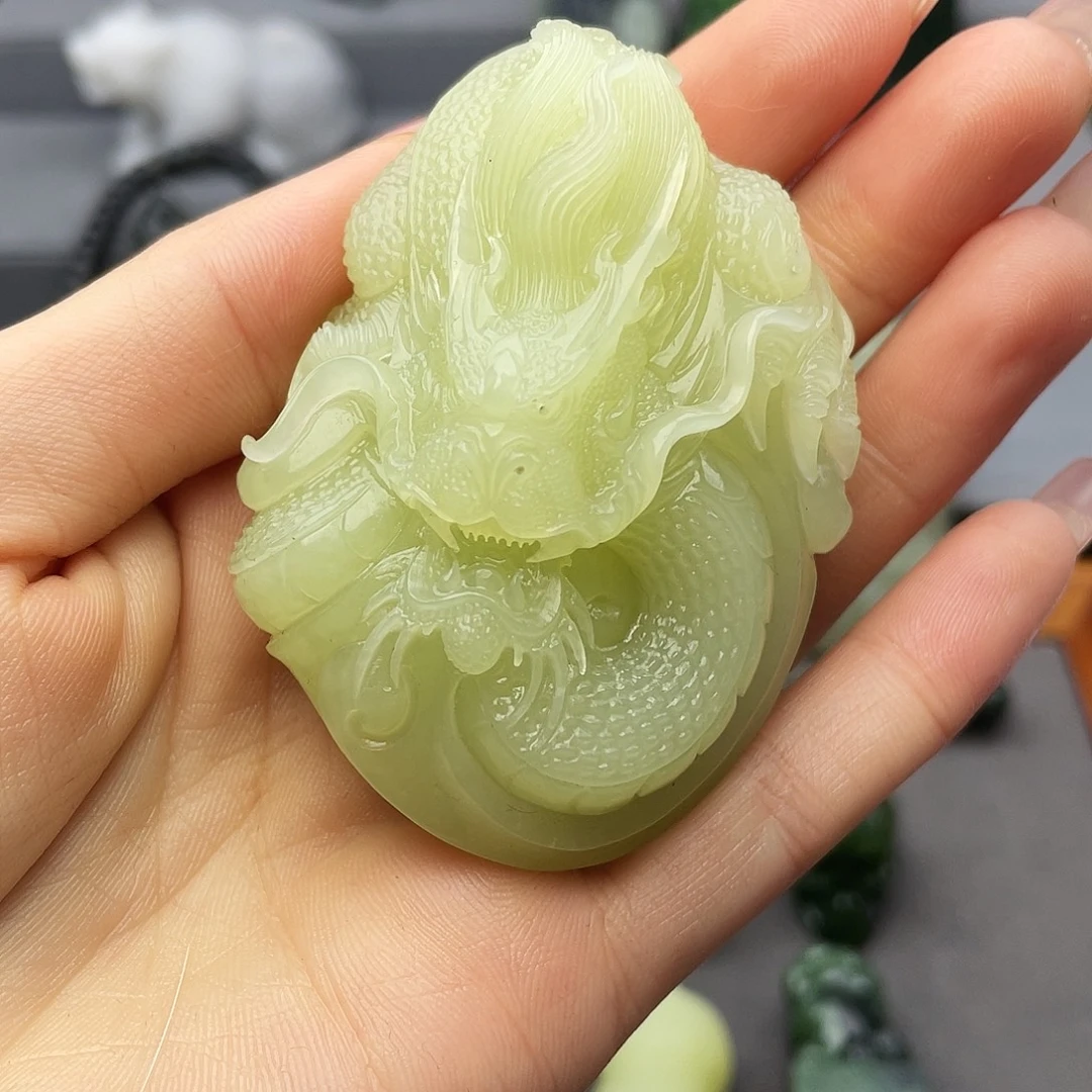 愤***情和田玉未镶嵌颈饰