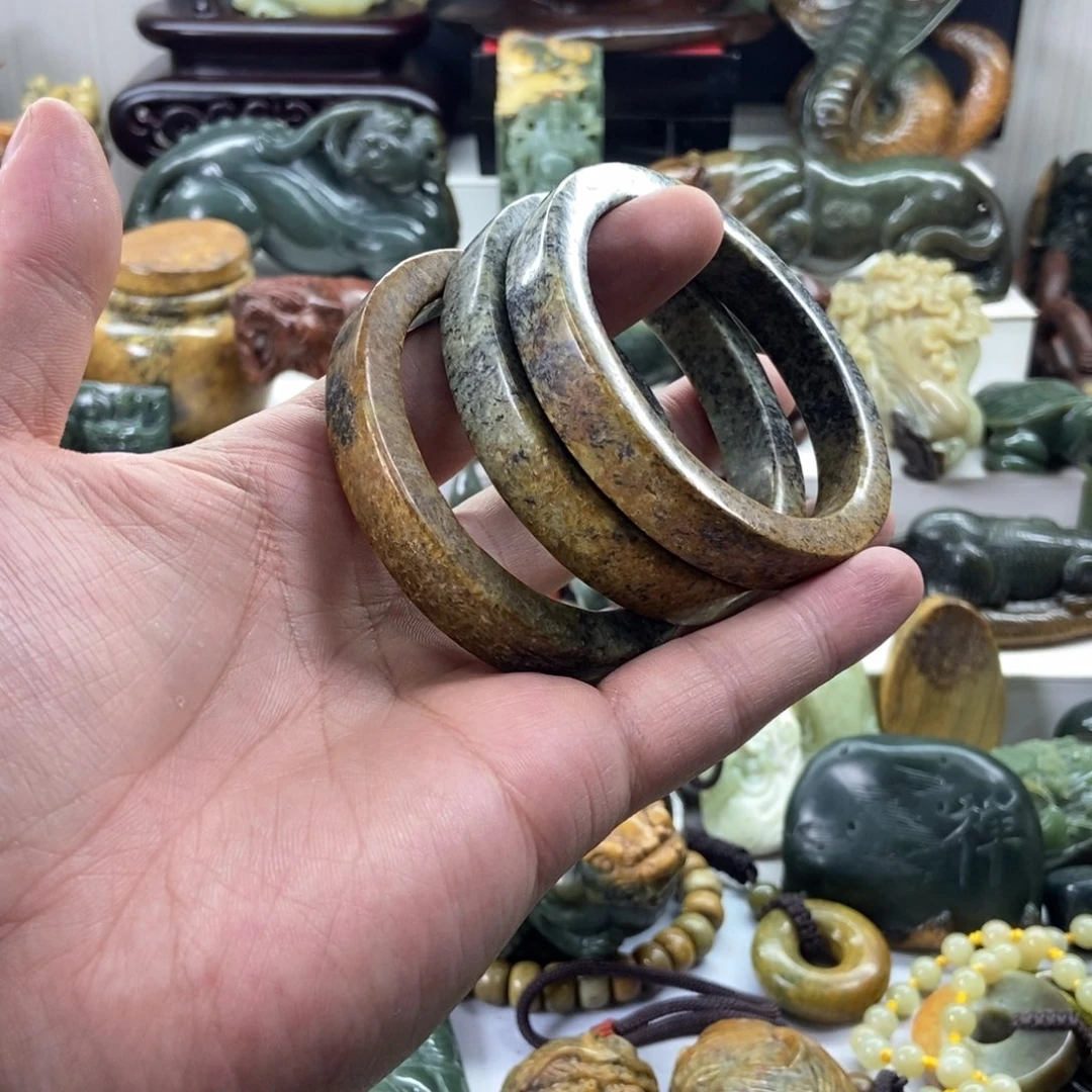 如***闻岫岩河磨玉（透闪石质玉）未镶嵌把件