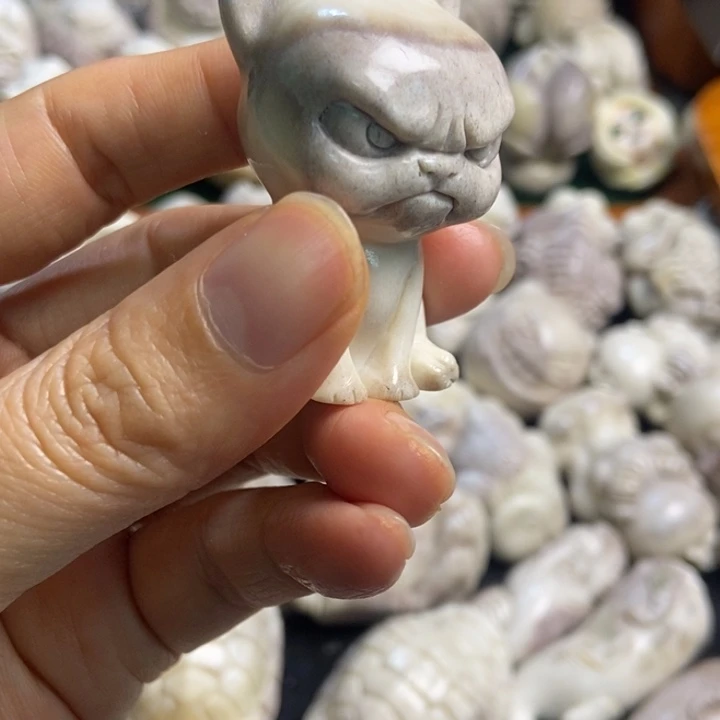 配饰鹿角雕刻一个出