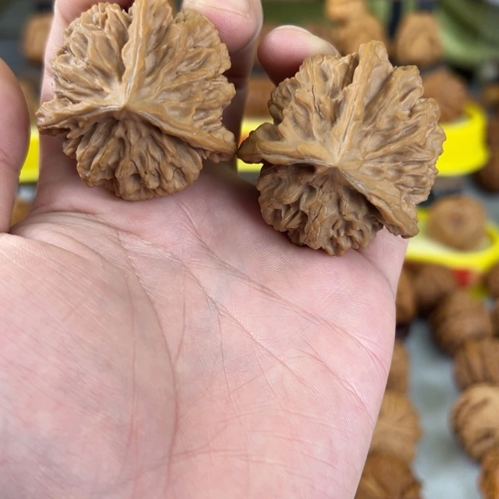 文玩核桃吊坠43尺全品无修帝王三棱 配对好克重50