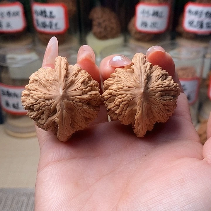 文玩核桃把件660虎头……