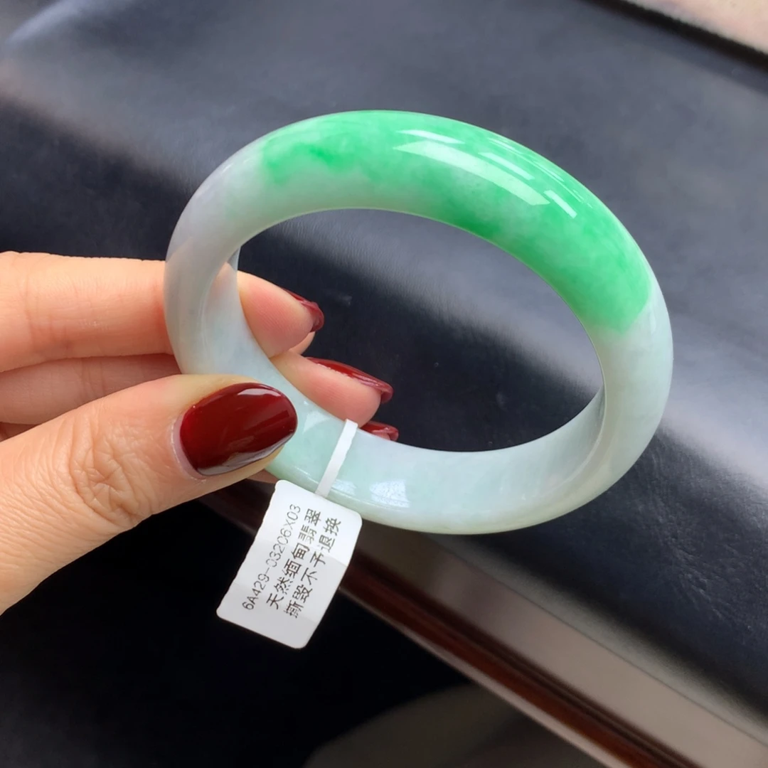 翡翠未镶嵌手镯白底青