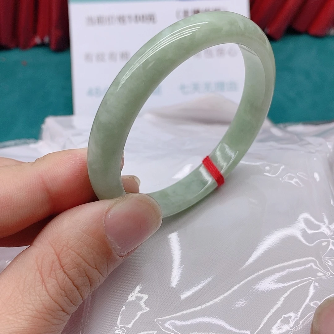 翡翠手镯未镶嵌心***.31111111111