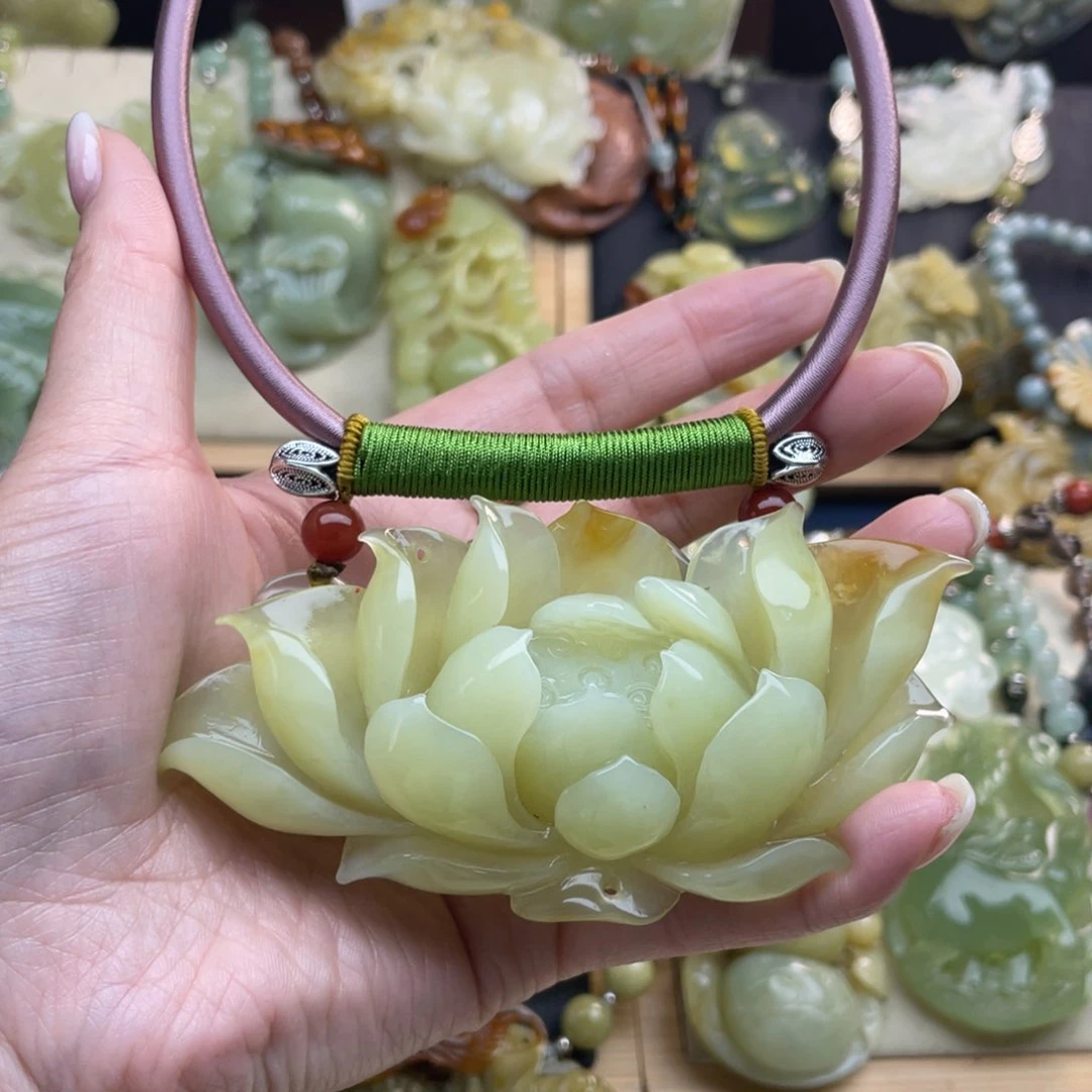 蛇纹石玉颈饰未镶嵌