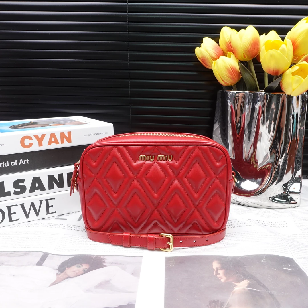 95新 MIU MIU/缪缪 红色斜挎包T10243628