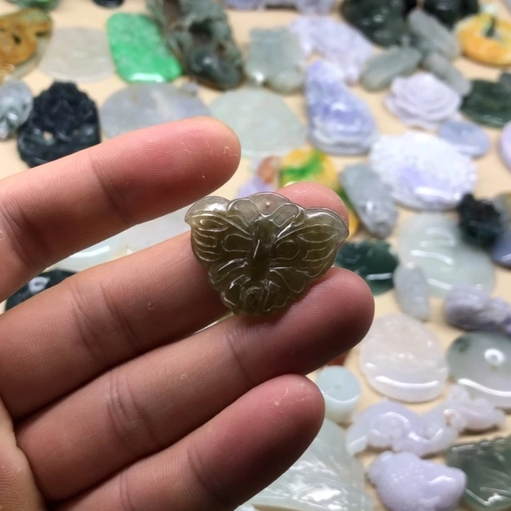 翡翠未镶嵌颈饰链接