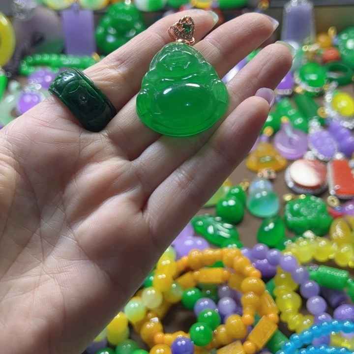 翡翠未镶嵌颈饰吊坠