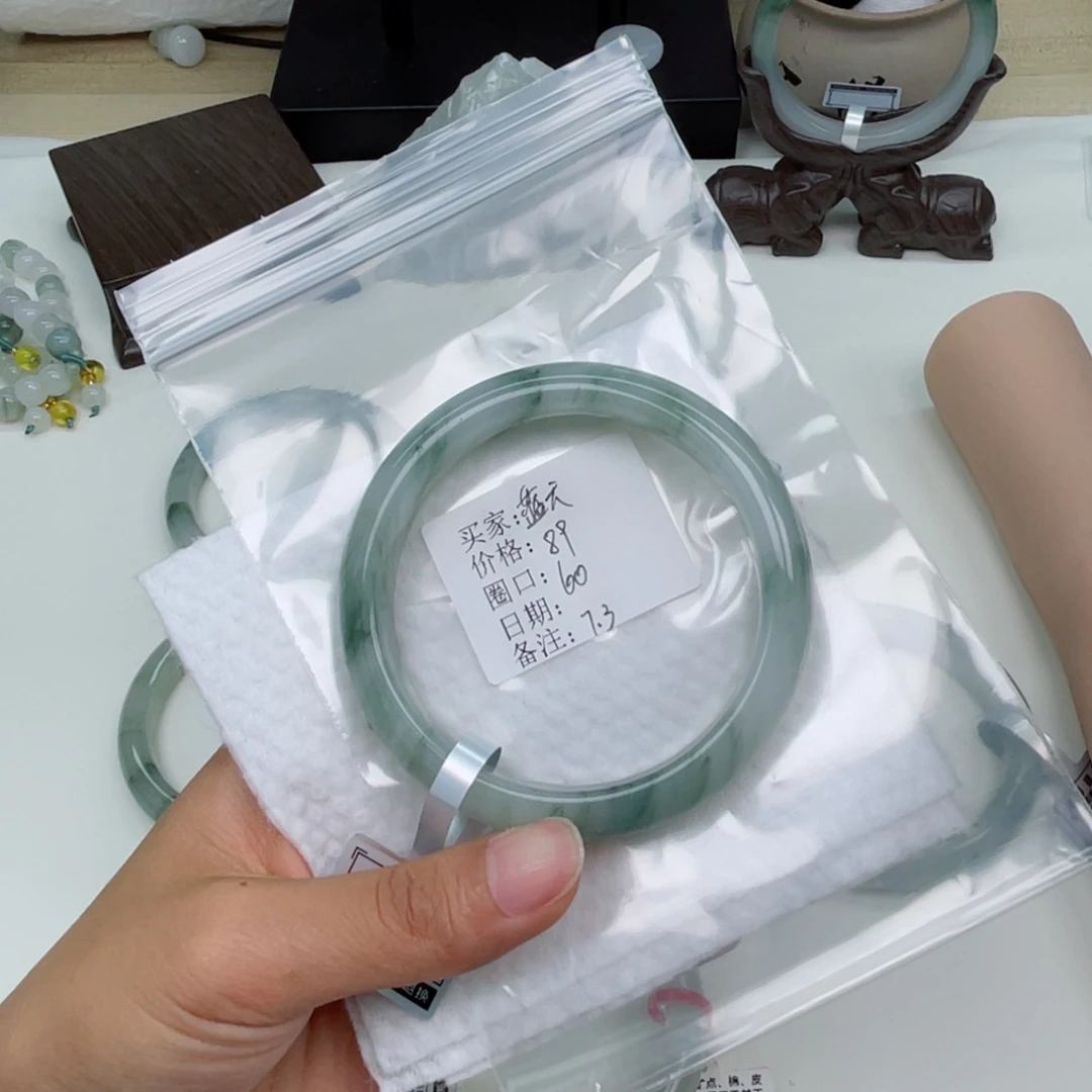 石英质玉手镯未镶嵌