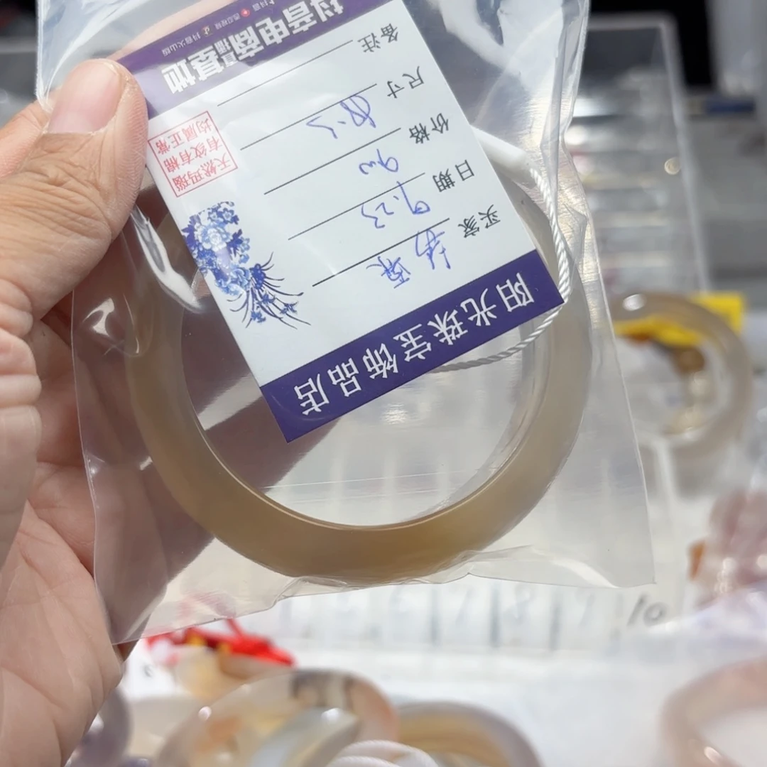 钞***票手镯玛瑙/玉髓未镶嵌