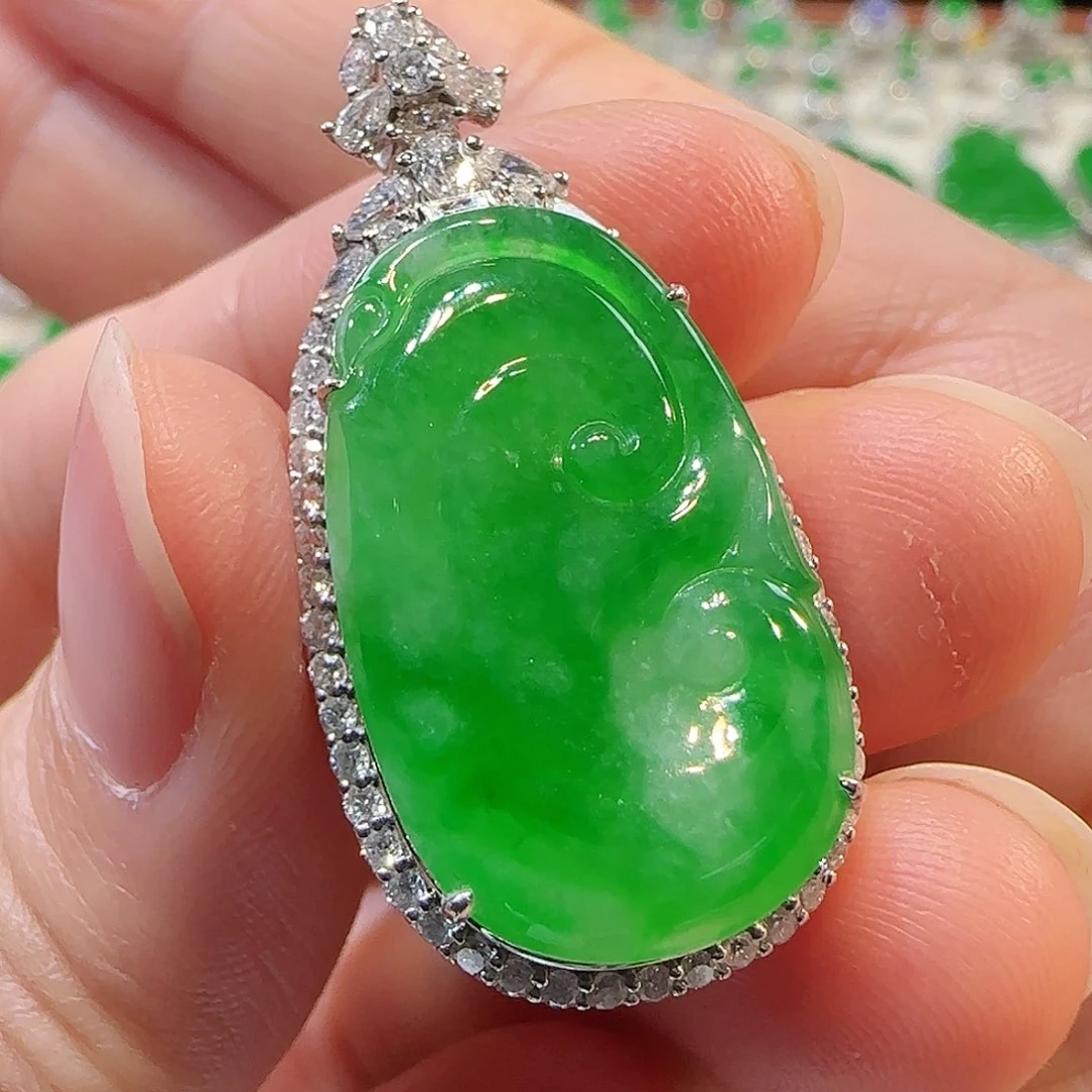 翡翠颈饰18K金镶嵌翡翠