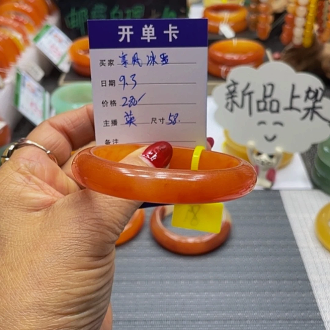 【闪购商品】未镶嵌石英质玉（黄龙玉）手镯寒**雪