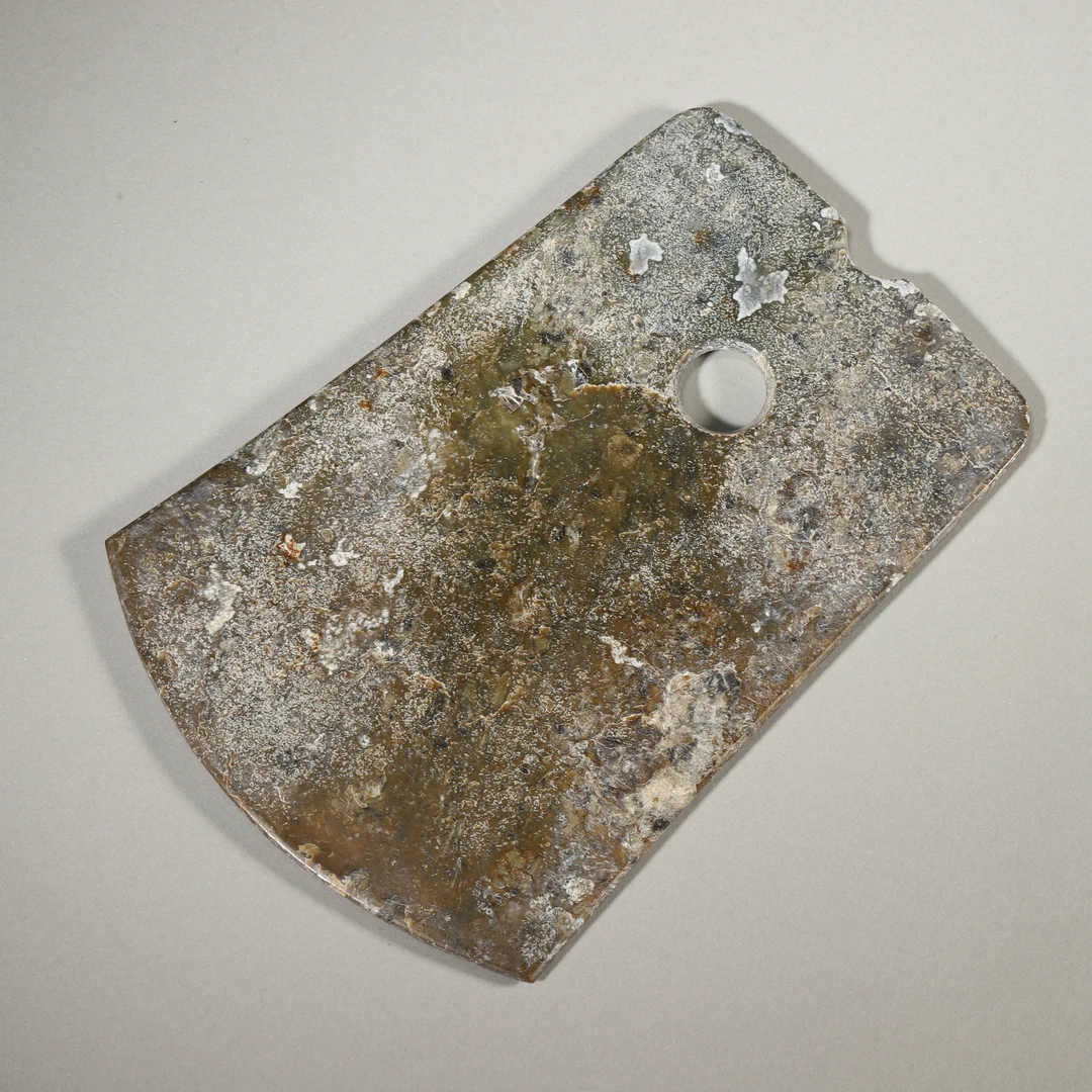 Lot34 明代 和田玉钺
