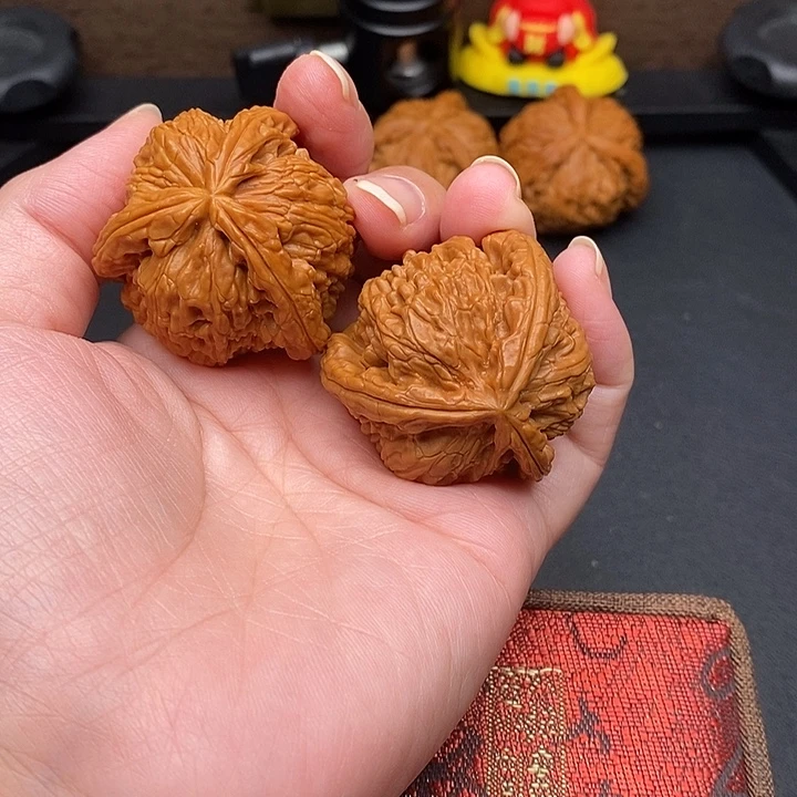 ****文玩核桃把件白奔