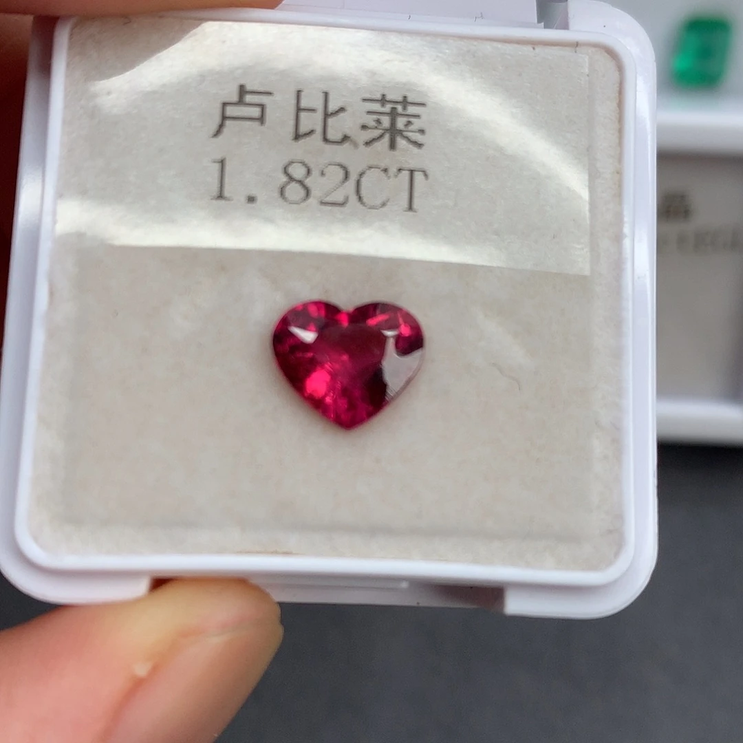 1.82克拉裸石未镶嵌红色碧玺