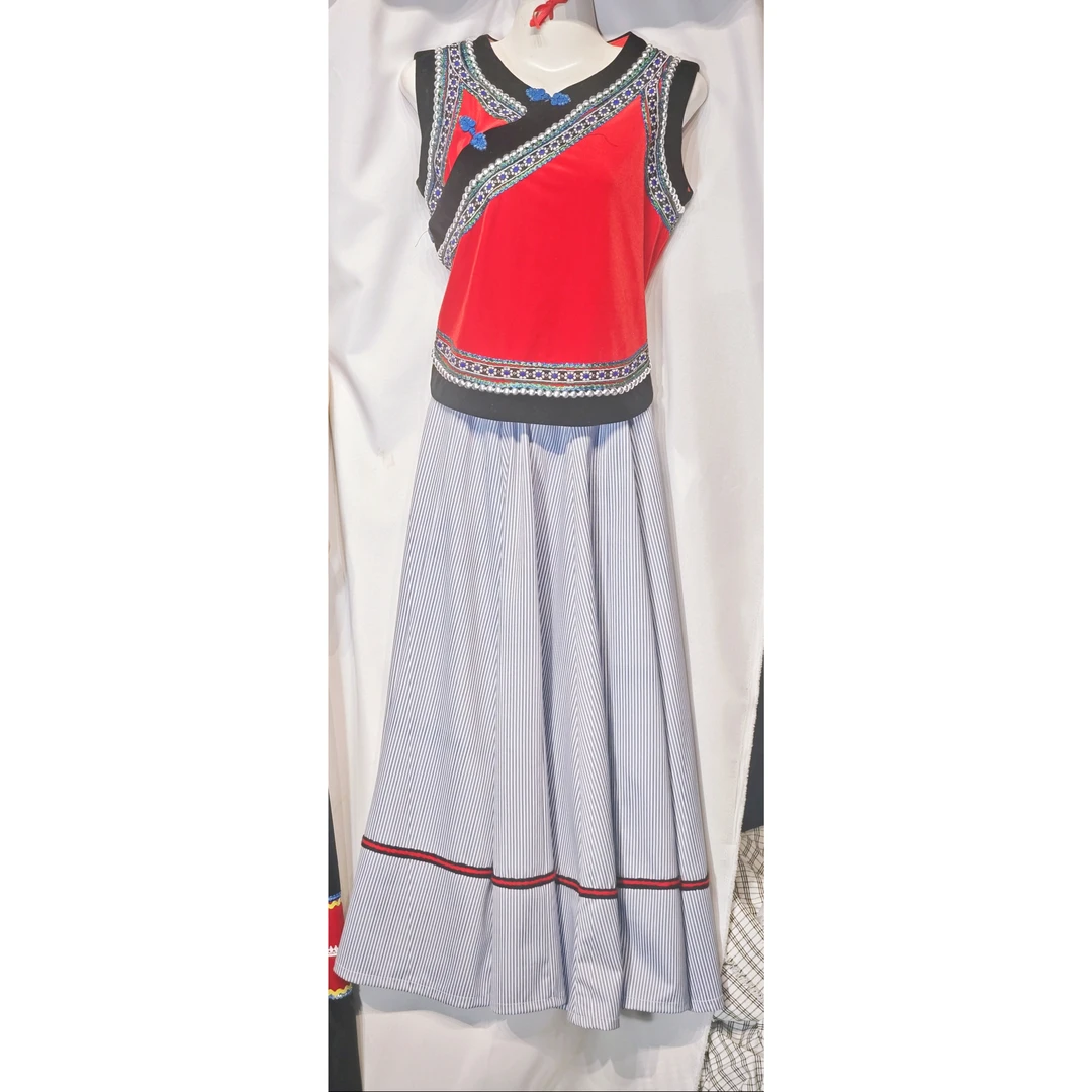 云南傈僳服装，厂家直销价格实惠值得购买哦，可以定做各种款式