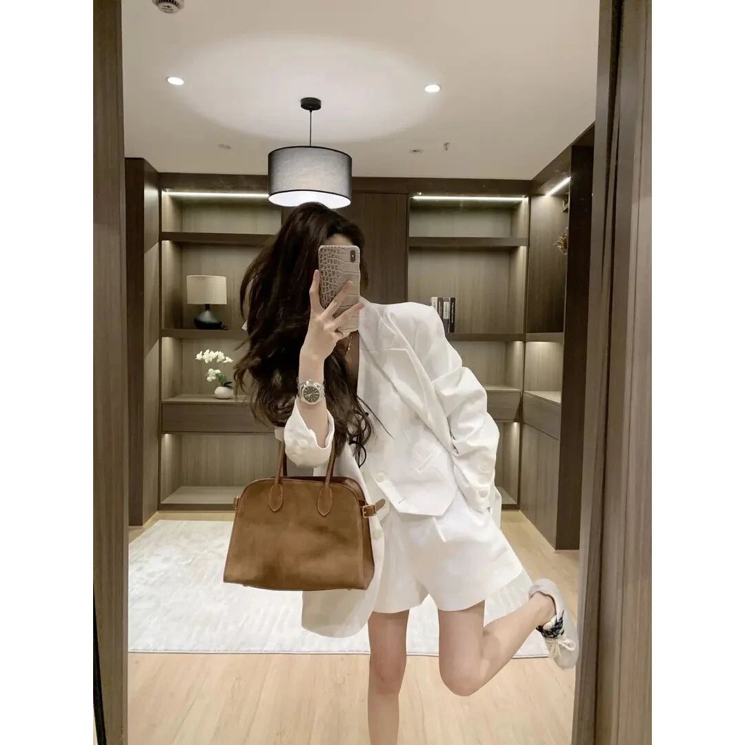 财阀千金女装气质简约白色小众高级感背心西装外套短裤三件套