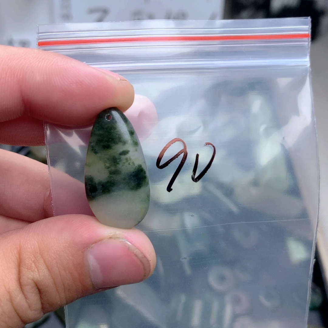 王***姐独山玉未镶嵌珠宝半成品