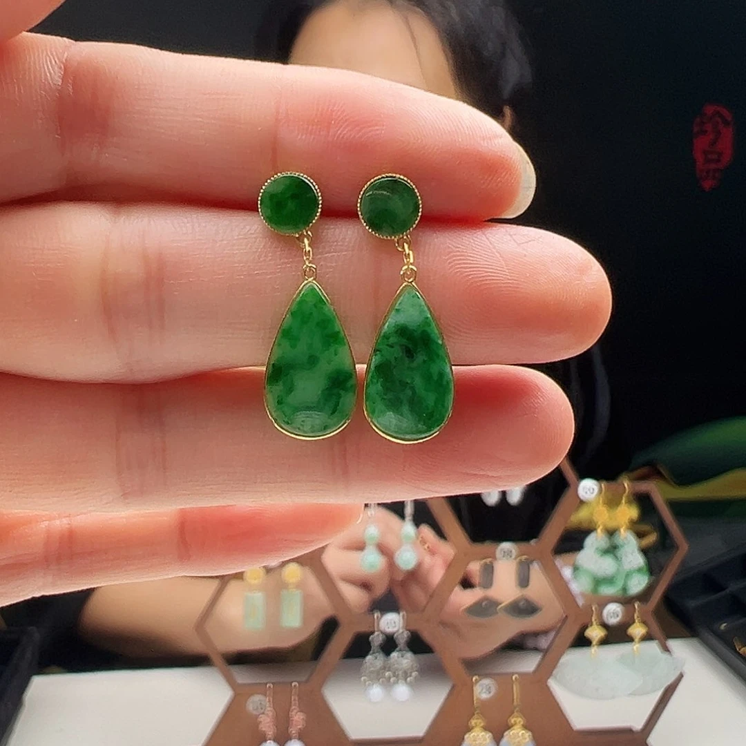 18K金镶嵌翡翠耳饰