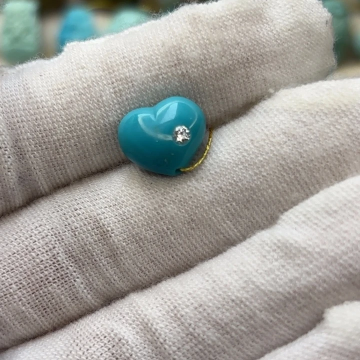 绿松石未镶嵌颈饰