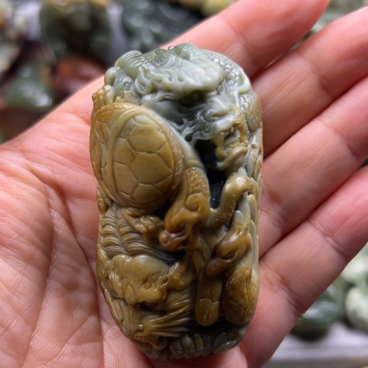 未镶嵌岫岩河磨玉（透闪石质玉）把件