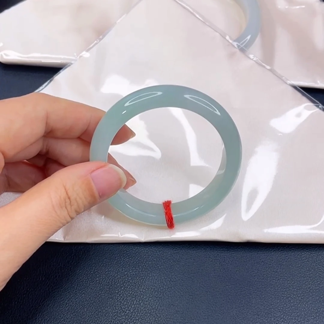翡翠未镶嵌手镯糯冰种水