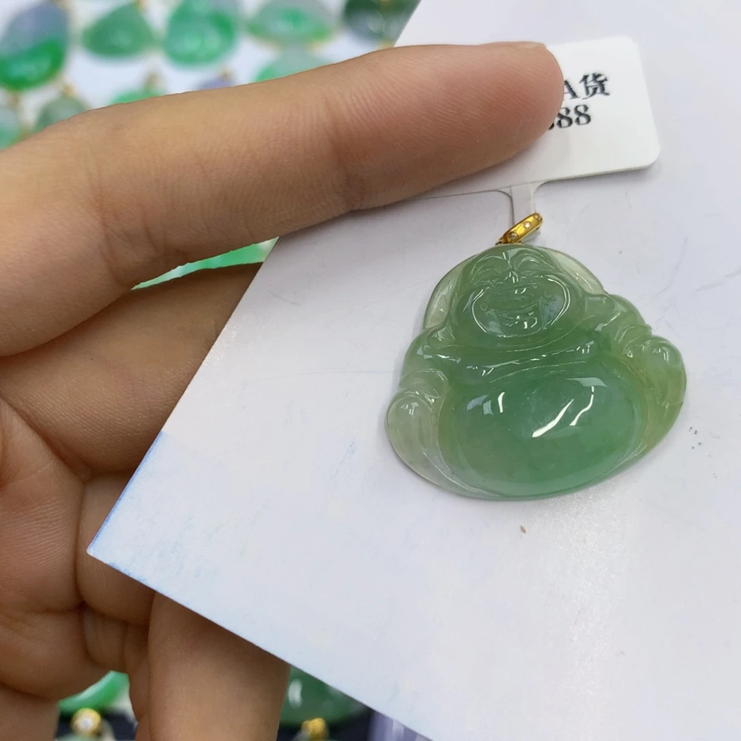 翡翠18K金镶嵌颈饰翡翠