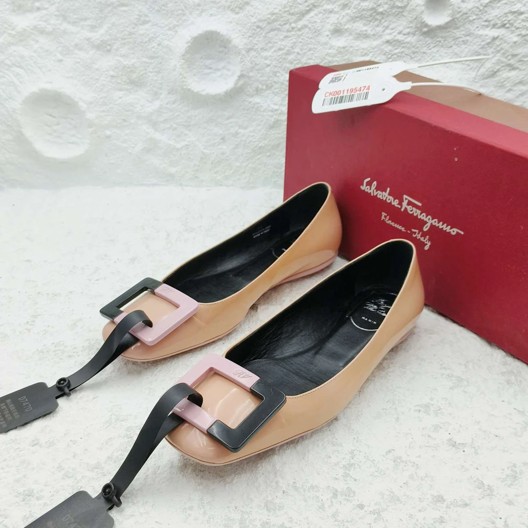 99新 Roger Vivier/罗杰·维威耶 99新/RV/35码/粉色平跟鞋/D7470