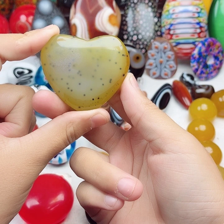 玛瑙/玉髓未镶嵌珠宝奇石