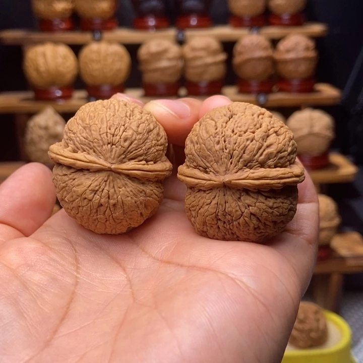 文玩核桃把件脑纹元宝34