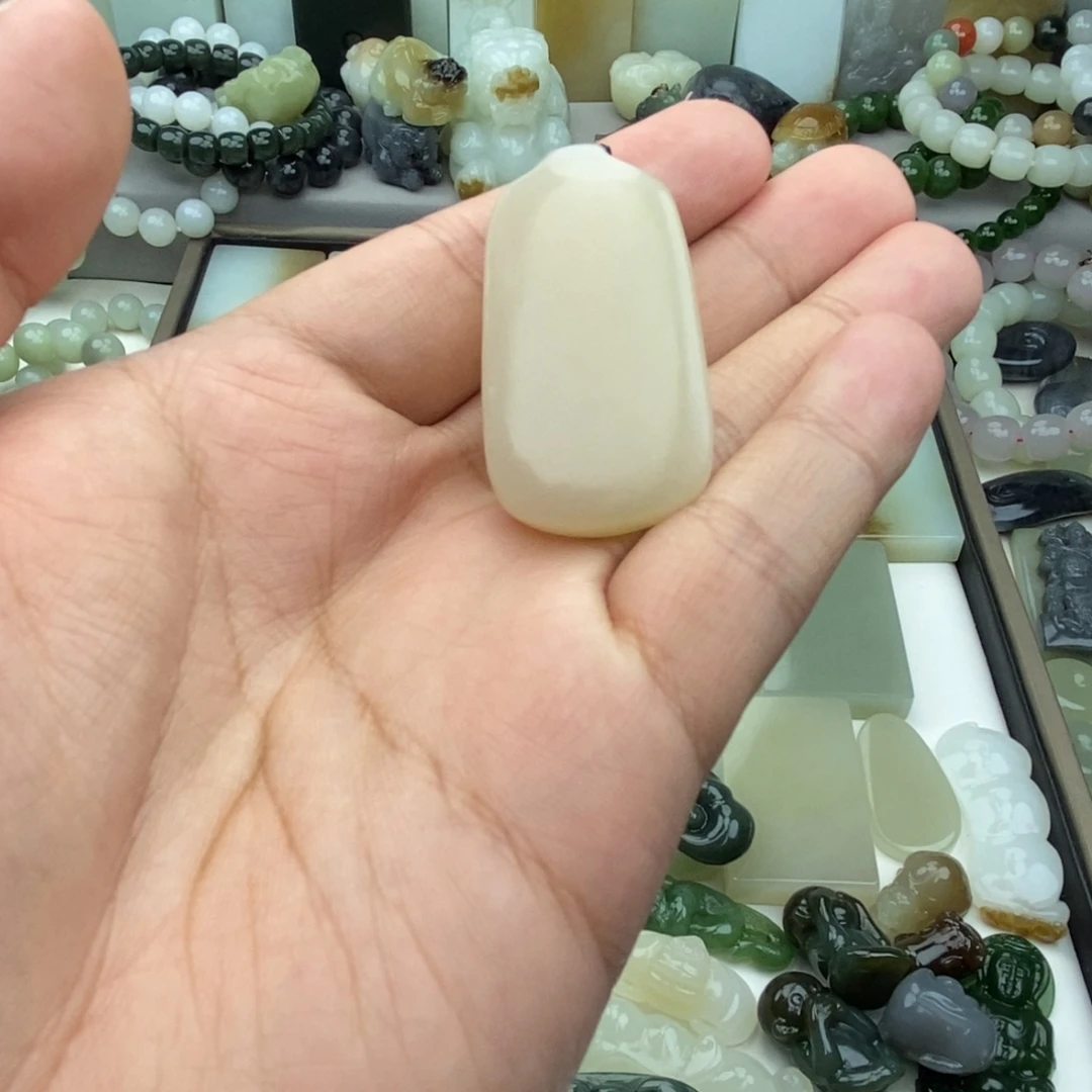 蘑***熟颈饰未镶嵌和田玉