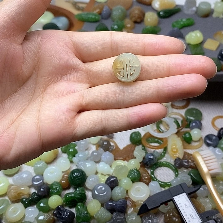 未镶嵌和田玉挂件镂空