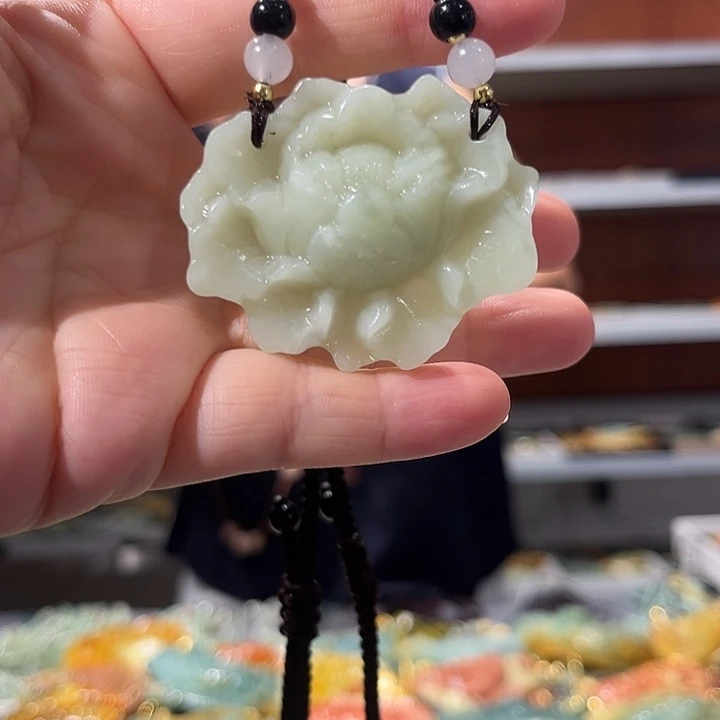 岫玉未镶嵌毛衣链