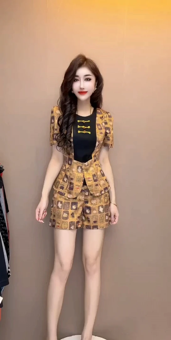 设计感重工雕花拼接盘扣短袖上衣搭配短裤套装